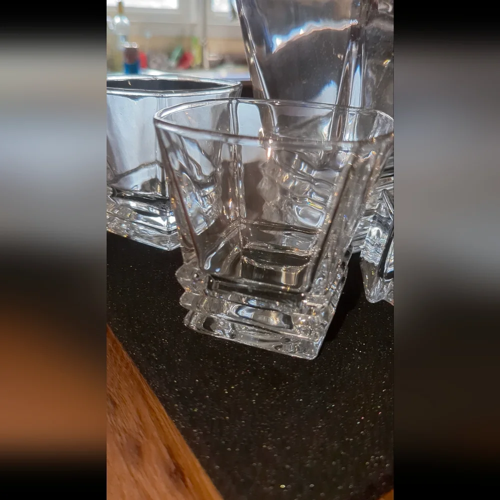 27oz Whiskey Decanter & Glass Set - Picture 5 of 5